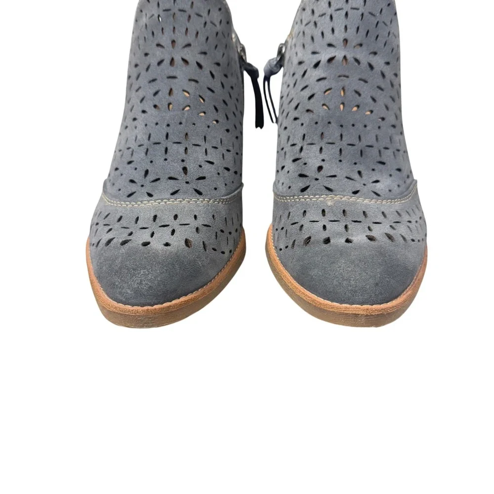 Sofft Amberly Booties  Size 10 M Gray Suede Laser Cut Block Heel‎ Side Zip